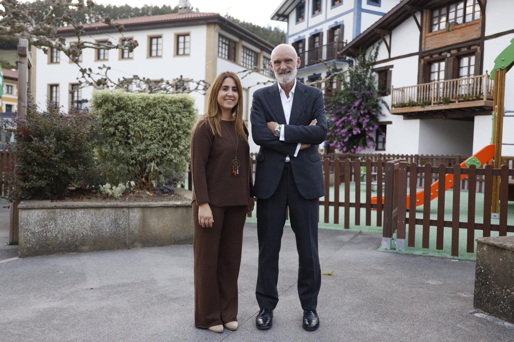 Keltse Elorriaga y Lander Arteche, de la tercera generación del grupo Arteche, que continúa arraigado en Mungia.