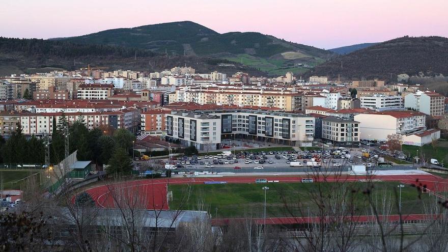 Burlada sube un 2,9% las tasas y los precios públicos y rebaja el impuesto de circulación a los vehículos eléctricos