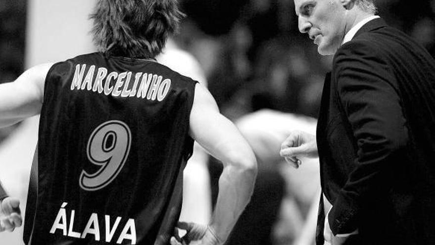 Dos ex jugadores en los banquillos