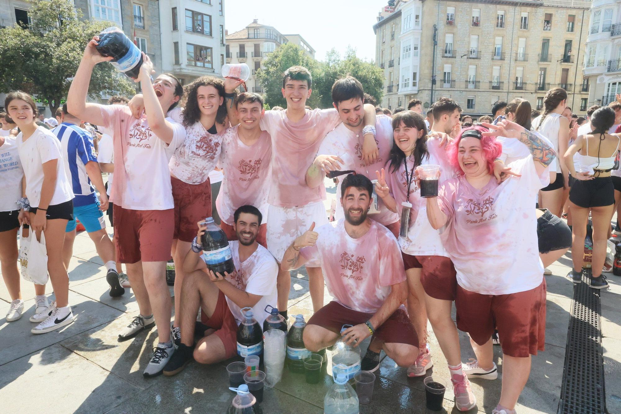 En imágenes: Vitoria sale a la calle a celebrar La Blanca tras el txupinazo