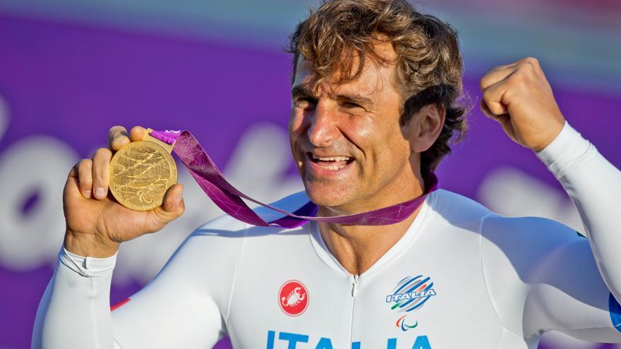 Fallece Alex Zanardi, el expiloto de F1 que perdió las piernas y alcanzó la gloria como ciclista paralímpico