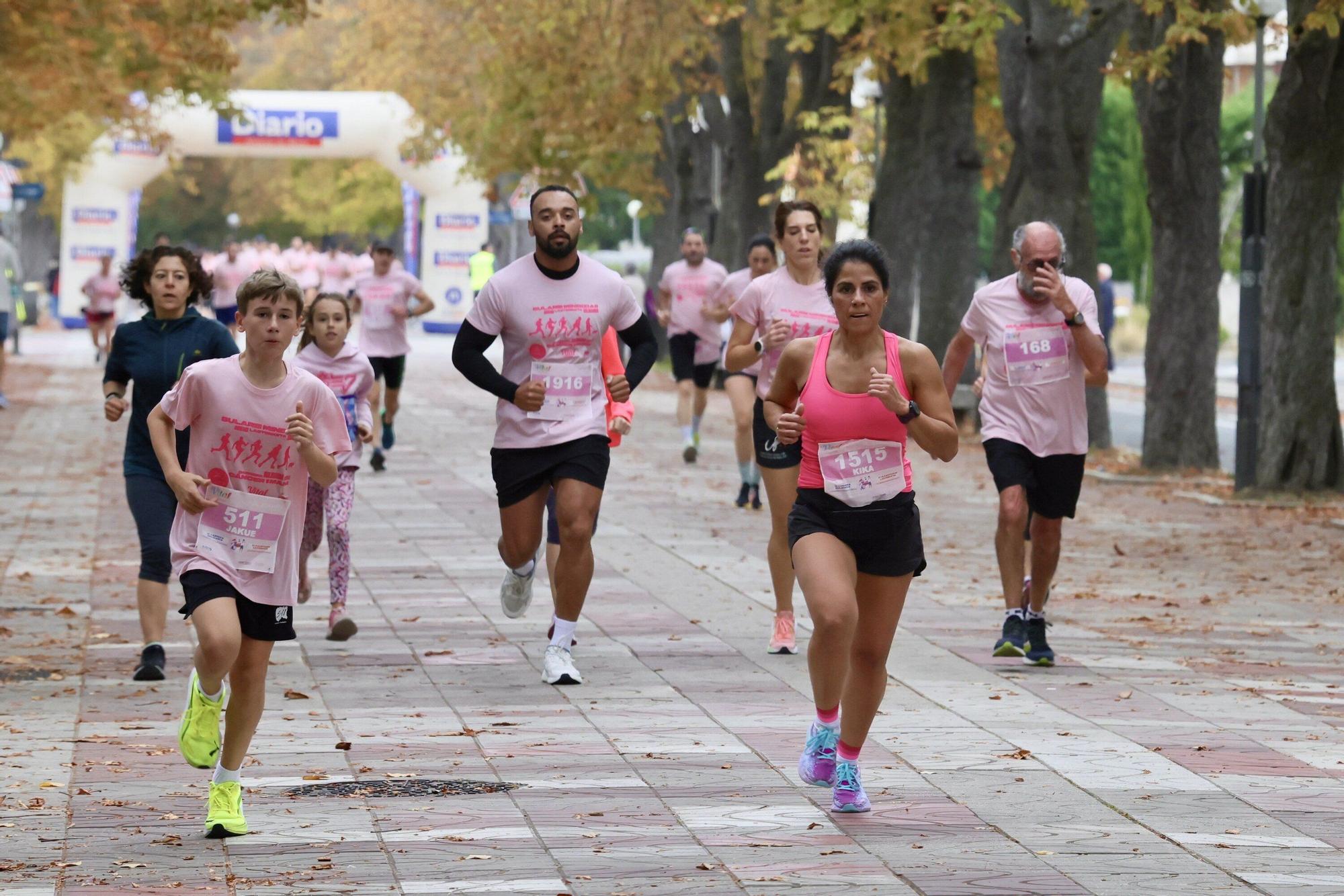 En imágenes: Vitoria se vuelca con la VI Carrera Solidaria contra el Cáncer de Mama