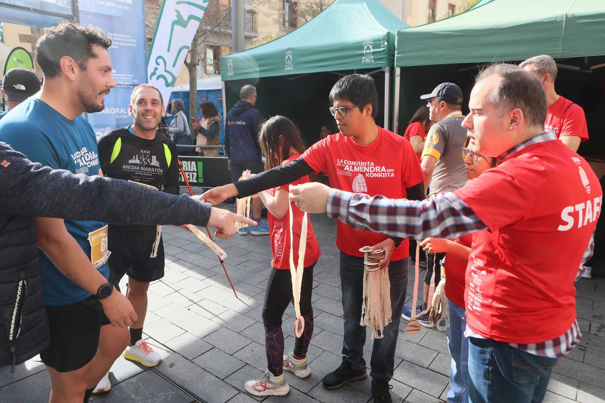 En imágenes: Buen tiempo y buen ambiente en la Conquista de la Almendra (¡Búscate en las fotos!)