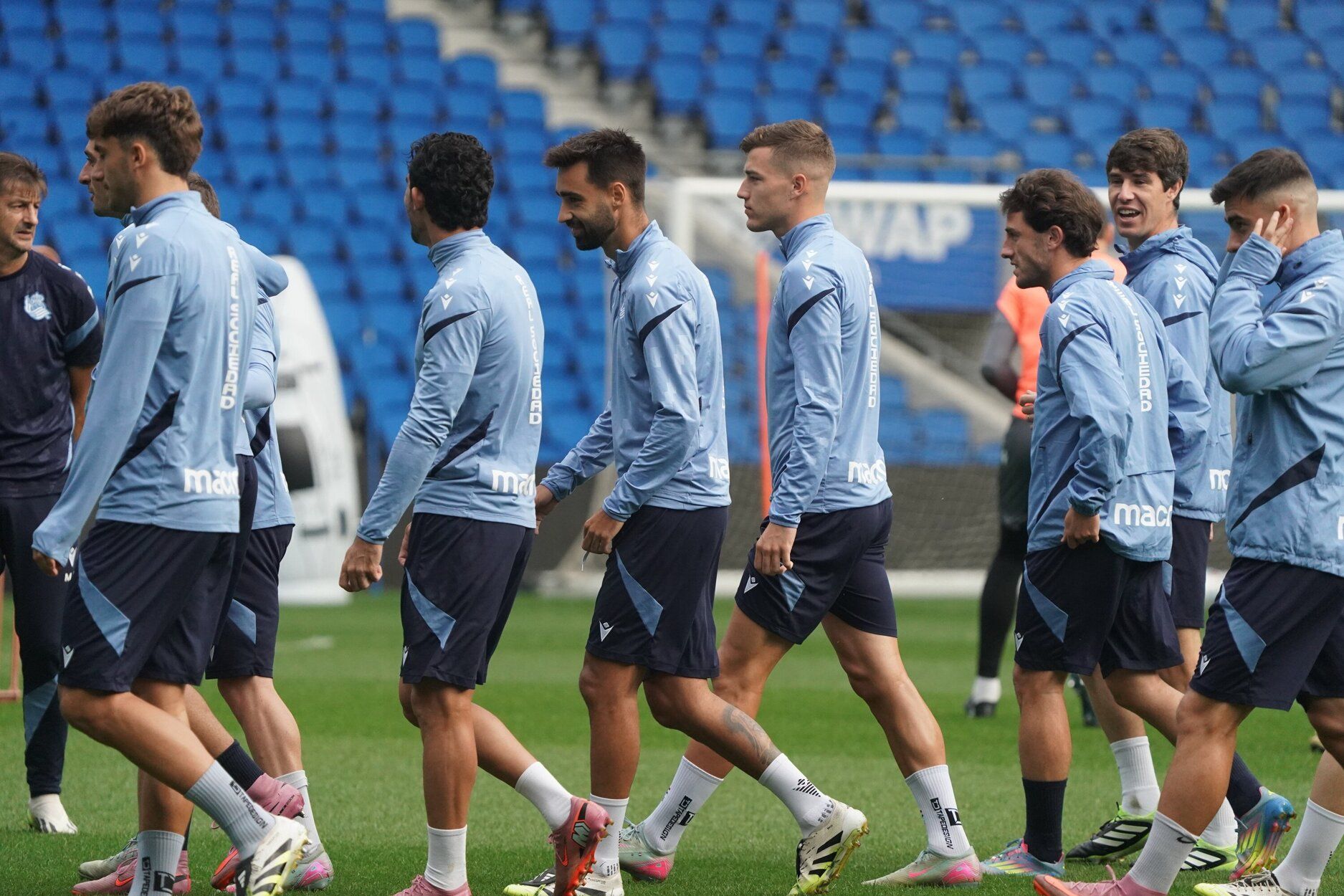 El entrenamiento de la Real a puerta abierta en Anoeta, en imágenes