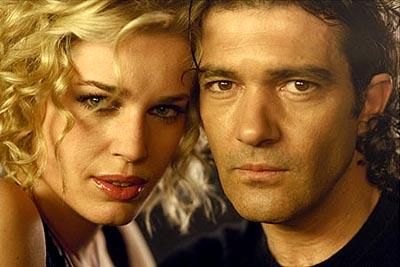 Con Rebecca Romijn protagonizó 'Femme Fatale'.