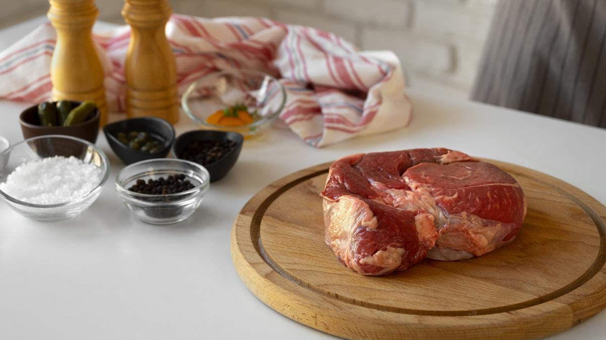 Hay que atemperar la carne antes de cocinarla.