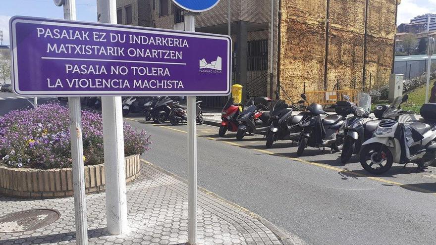 Señal morada contra la violencia machista en Pasaia