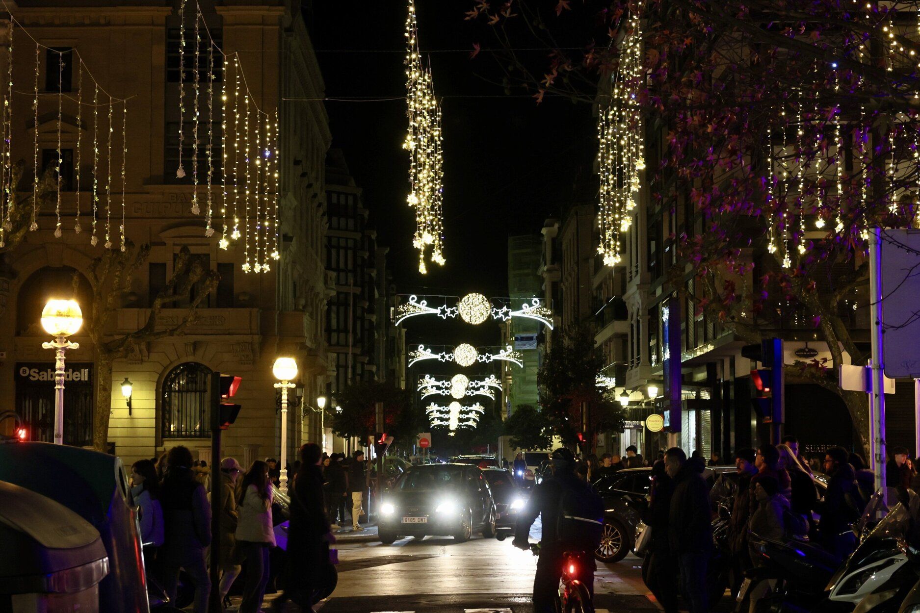 Espectacular encendido de las luces de Navidad en Donostia