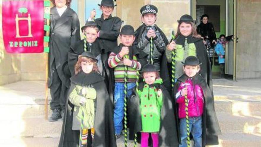 Integrantes de la corporación infantil de Arróniz, nombrada por Santa Águeda.