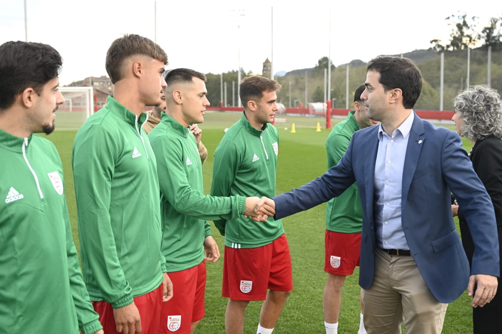 El Lehendakari visita en Lezama el entrenamiento de la Euskal Selekzioa