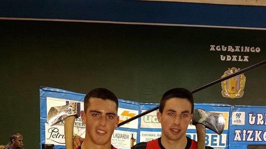 Iker Vicente (izda) y Rubén Saralegi, tras ganar en enero en Salvatierra en su debut en esta edición.
