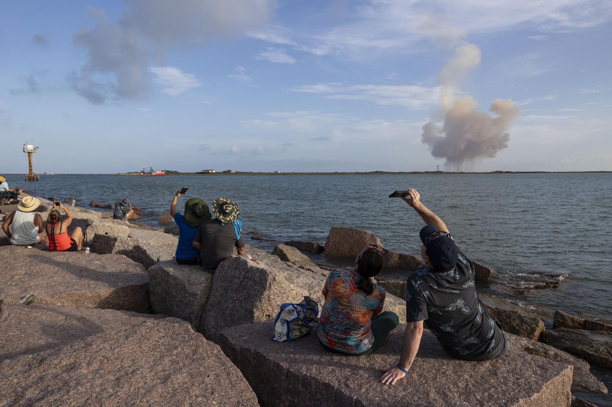 La nave Starship de SpaceX cumple con éxito su décima prueba después de tres fallidas