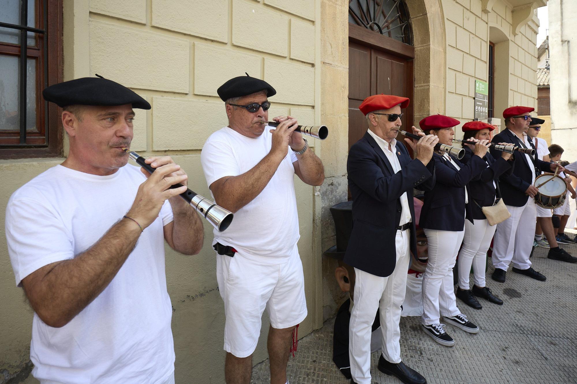 Fotos del chupinazo de fiestas de Aoiz 2025