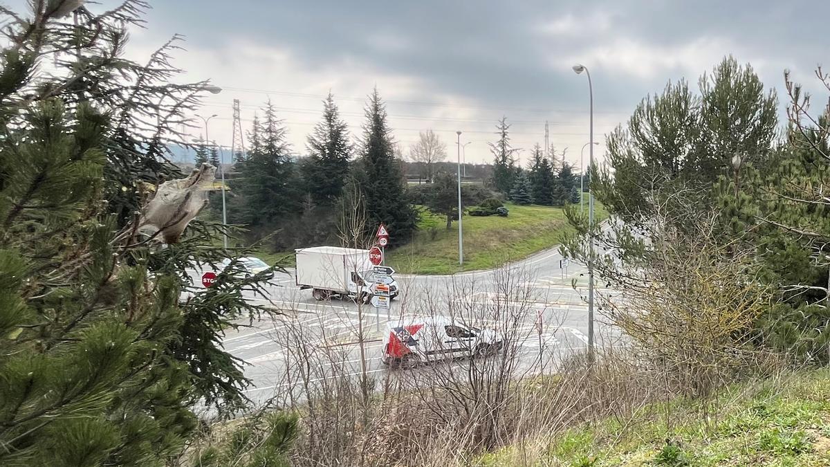 Ubicación donde se construirá la nueva glorieta de Mutilva.