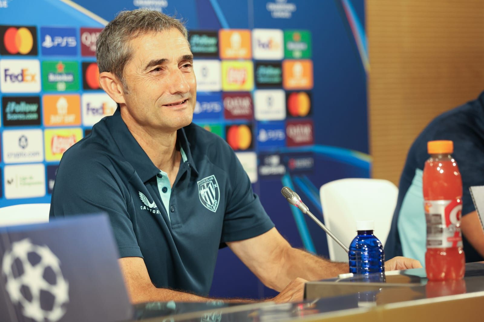 Ernesto Valverde en la rueda de prensa previa a al partido de Champions ante el Arsenal