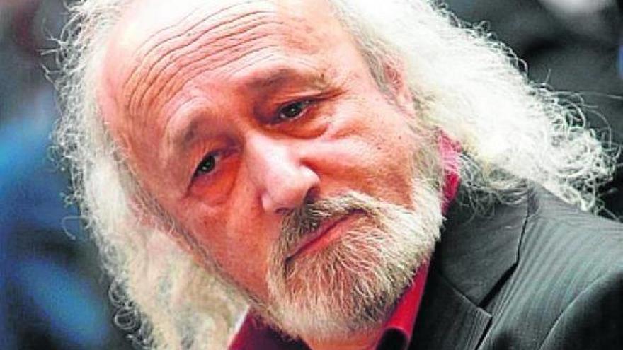 Armendáriz, director comprometido con la sociedad, afronta su décima película como director.