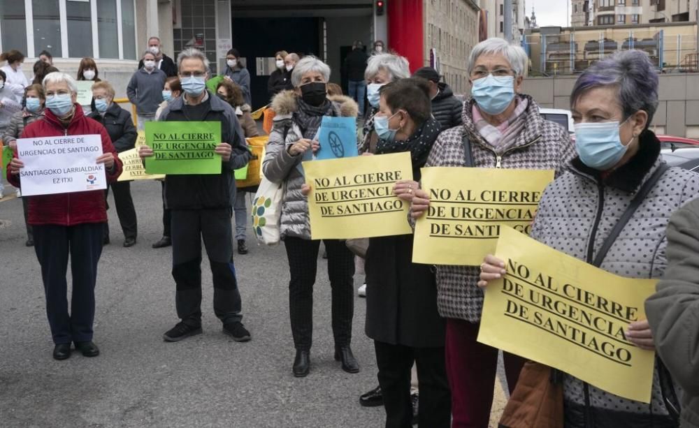 Vitoria protesta por el cierre de las Urgencias de