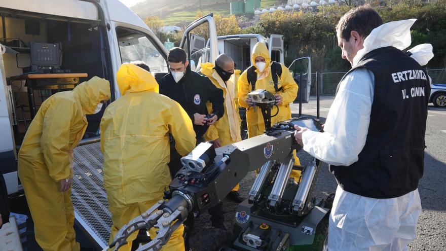 La Ertzaintza pone a prueba su respuesta ante un explosivo en Santurtzi