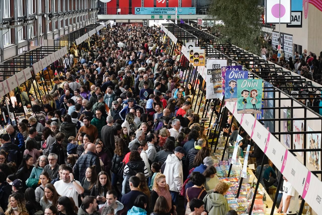 En imágenes: colas para acceder a una Durangoko Azoka a reventar