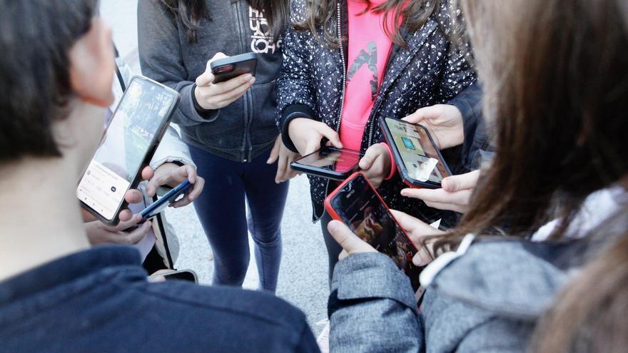 La Asociación Navarra de Pediatría organiza unas jornadas sobre pantallas y adolescencia