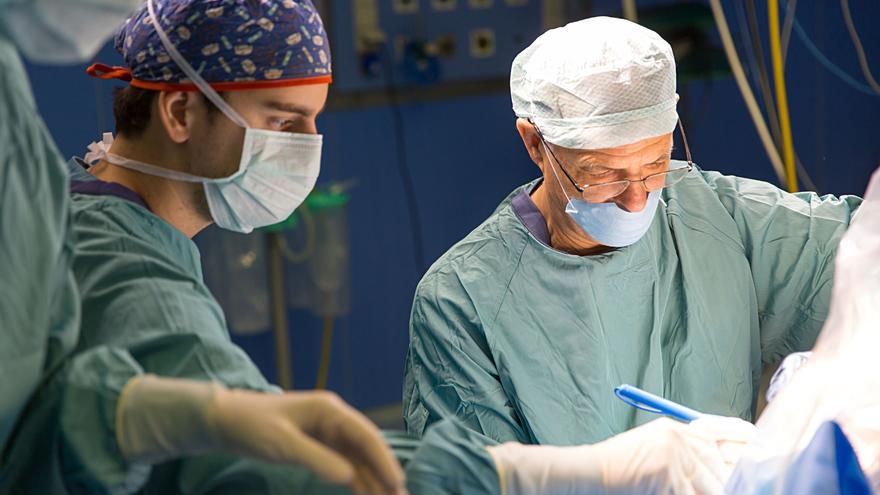Especialistas de la Clínica Universidad de Navarra logran que las personas mayores con implantes cocleares entiendan bien el 70% de una conversación