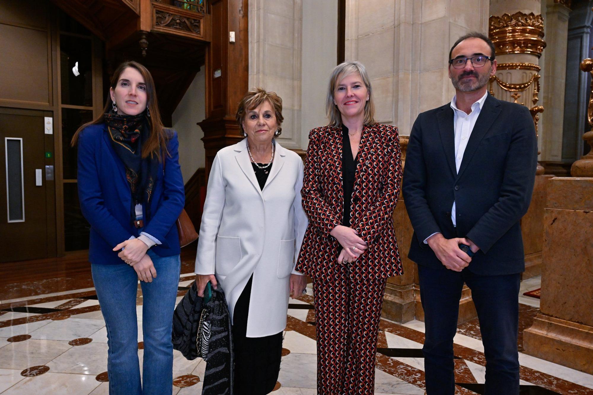 Eider Inunziaga, Josune Aristondo; la presidenta de JJGG, Ana Otadui; y Carlos Sergio.
