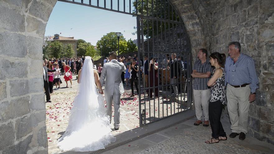 El Ayuntamiento de Pamplona ha acogido la celebración de 39 bodas rápidas desde que en mayo se pusieran en marcha