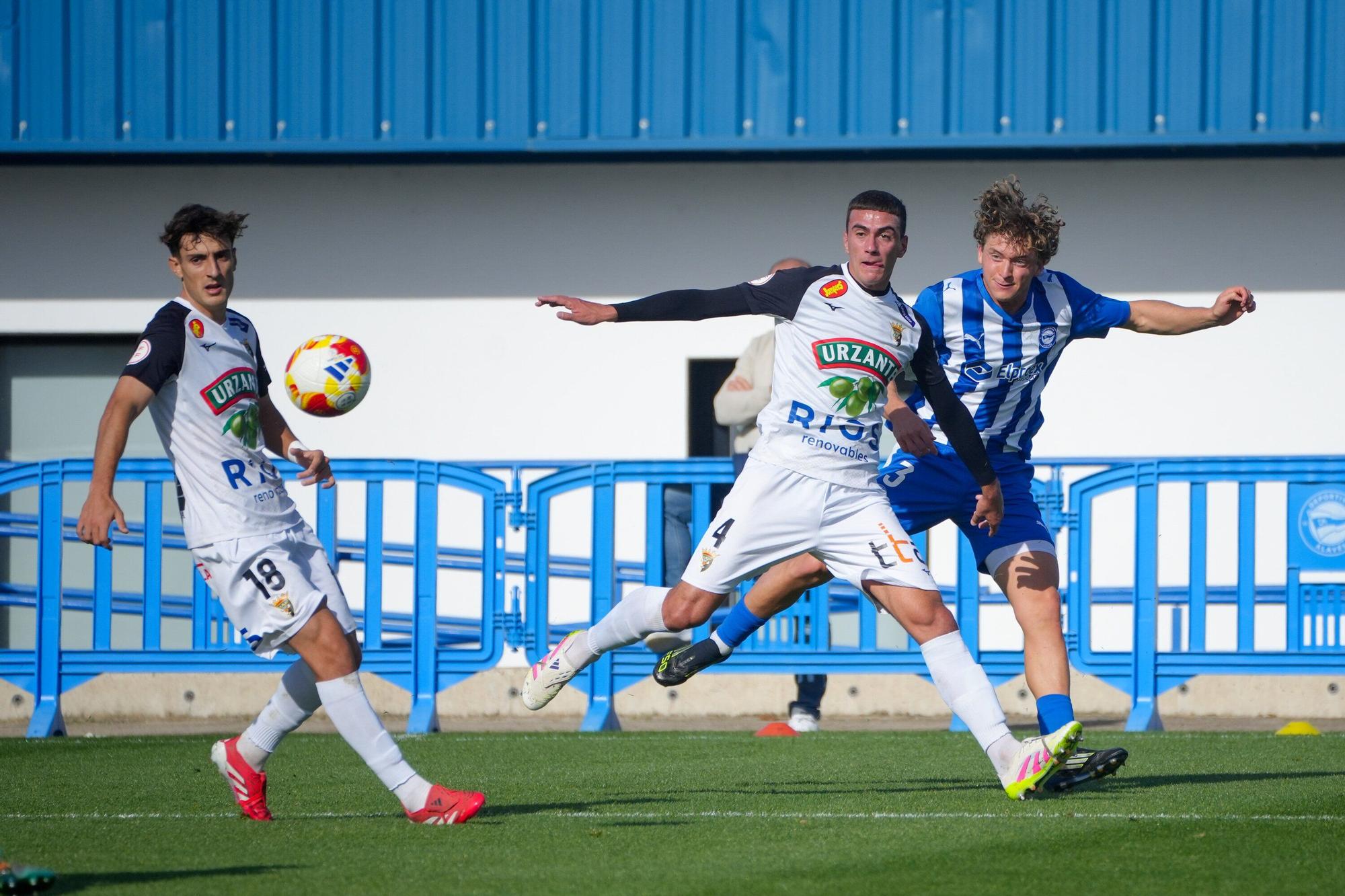 En imágenes: Alavés B derrota al Tudelano