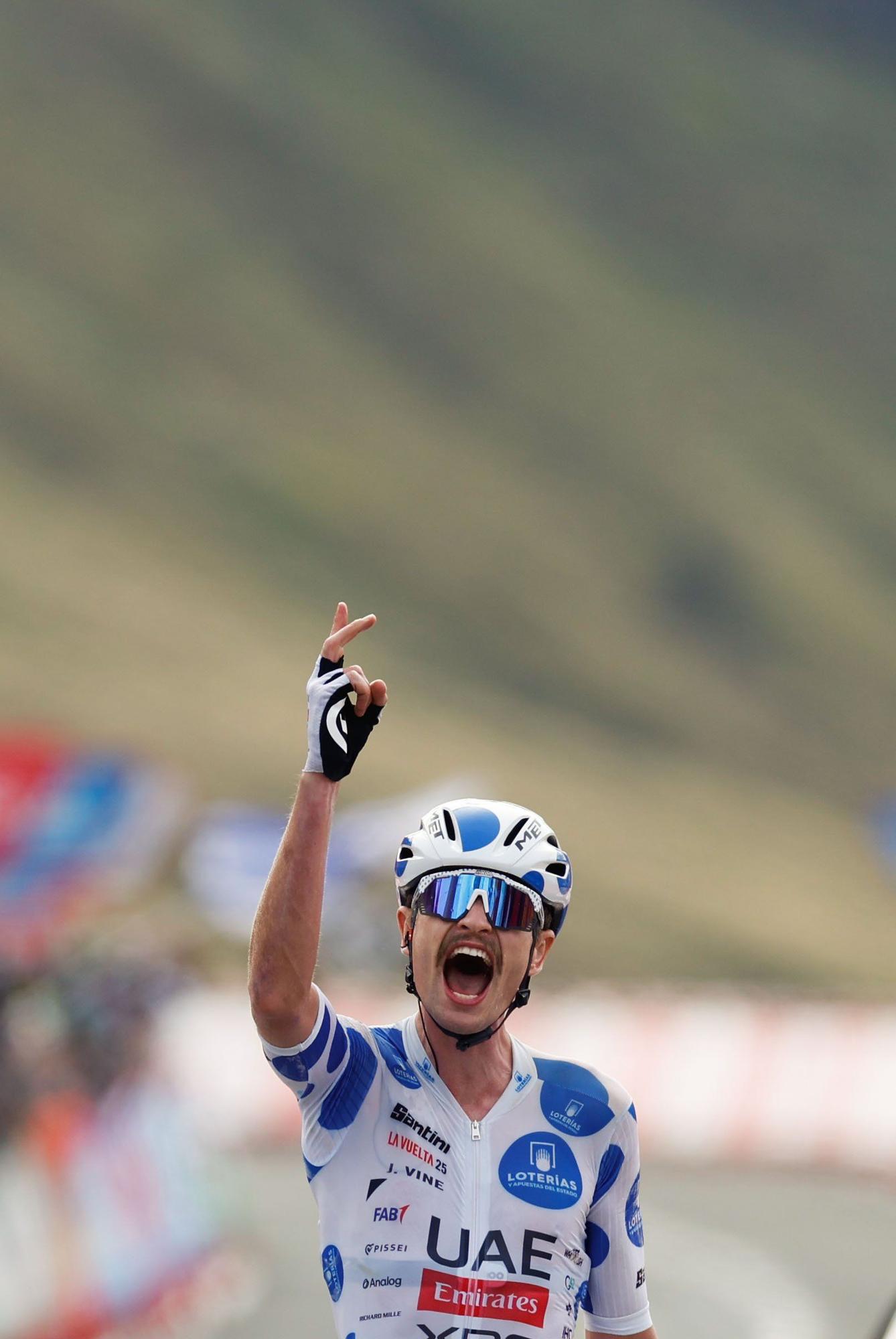 Fotos de la etapa navarra de La Vuelta 25 entre Sendaviva y Larra - Belagua