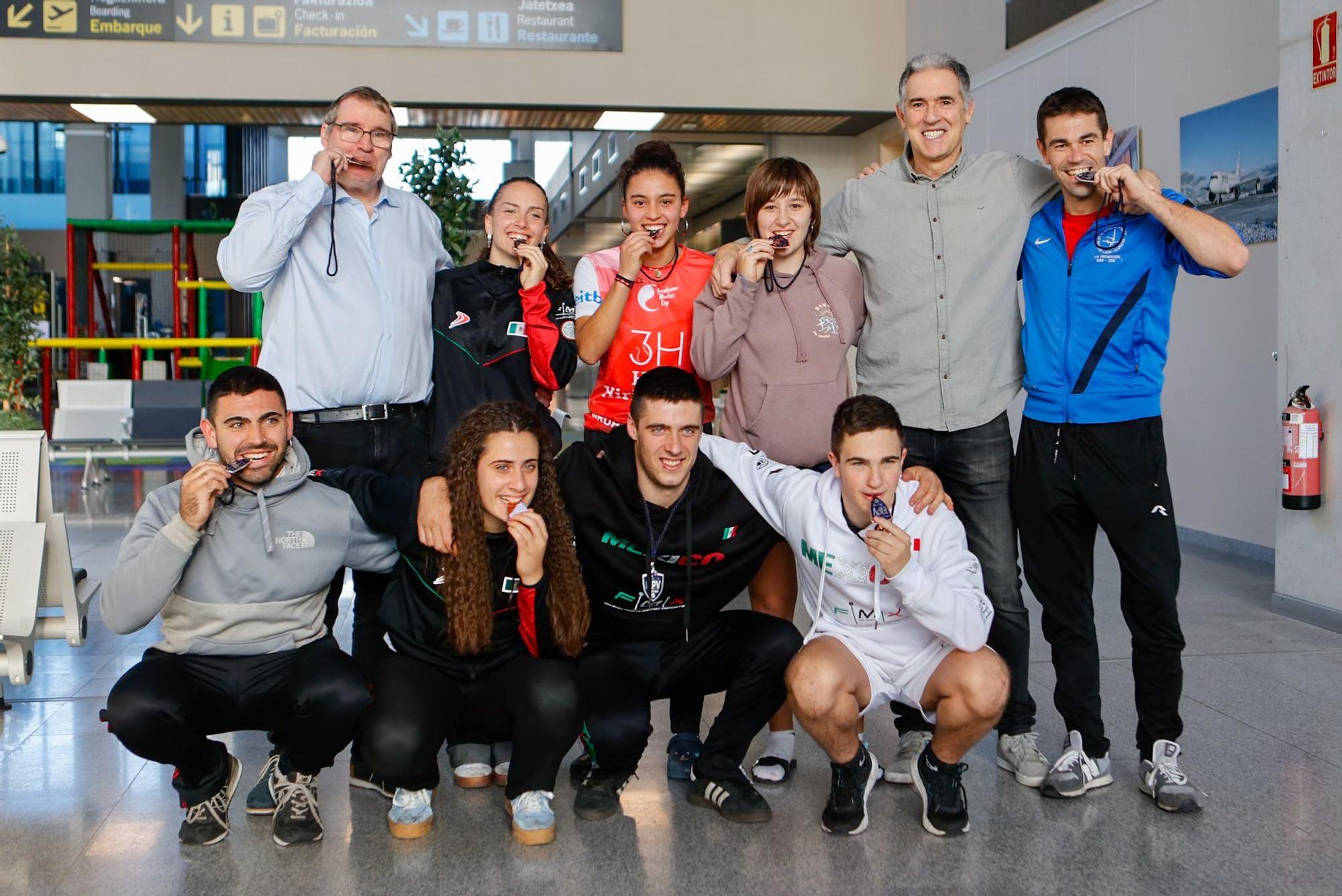 Llegada a Noáin - Pamplona de los medallistas navarros en el Mundial de frontball