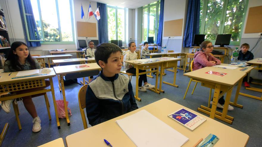Francia implantará una hora semanal obligatoria de inteligencia artificial en el instituto