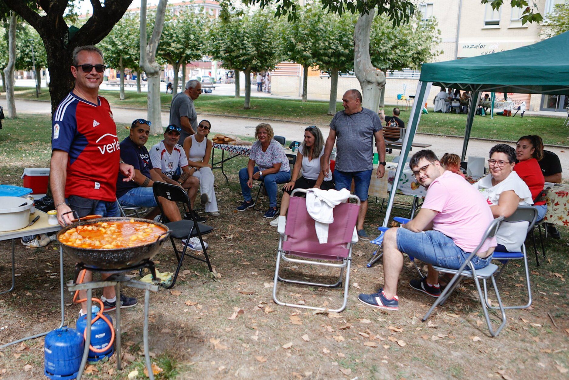 Fotos de la paellada de Mendillorri y de los calderetes de Berriozar este domingo