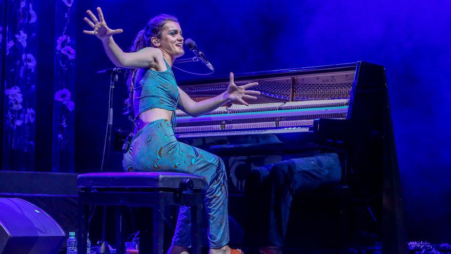 Amaia Romero detiene su concierto por las risas inesperadas del público: "No estoy entendiendo nada"