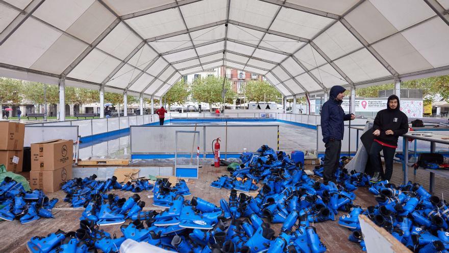 El precio para utilizar la pista de patinaje sobre hielo en la plaza del Castillo de Pamplona