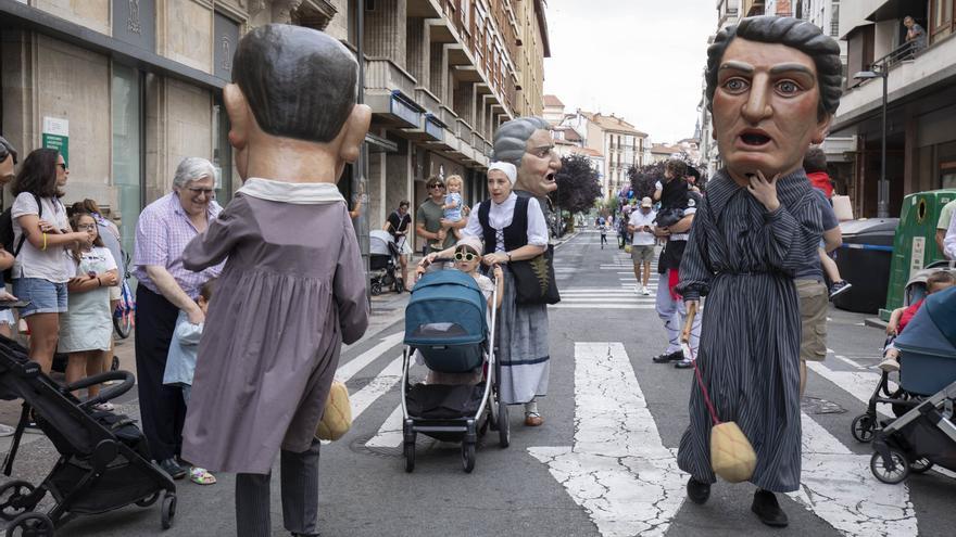 En imágenes: Comparsa de Cabezudos