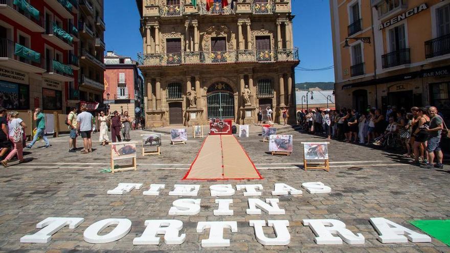 Animalistas llaman en Pamplona a la "empatía" y piden "abolir" la tauromaquia