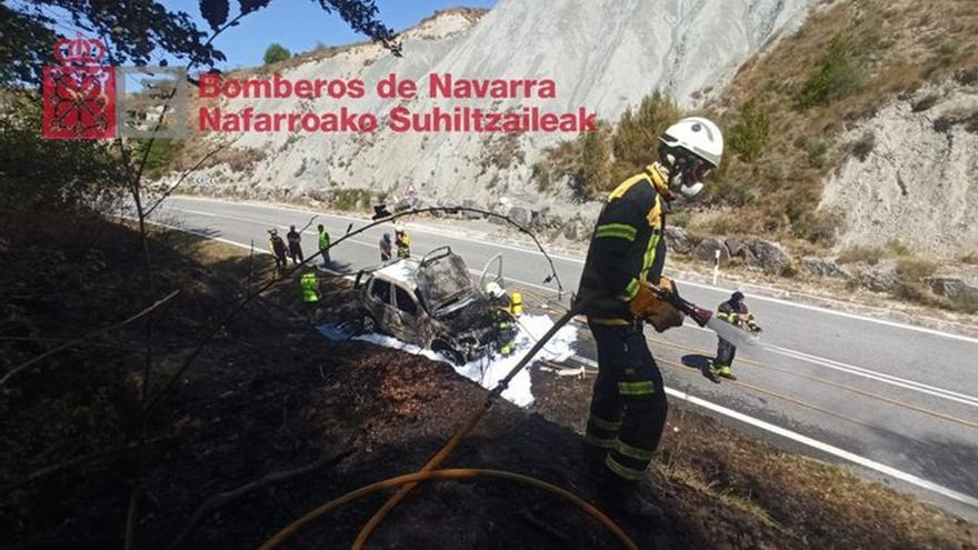 Extinguido un vehículo incendiado en Murillo de Lónguida