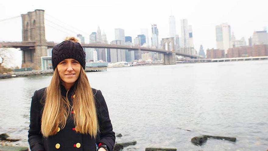 Leticia Borregan, en la imagen frente al puente de Brooklyn en Nueva York, debería emprender esta aventura en solitario.Foto: L. Borregan