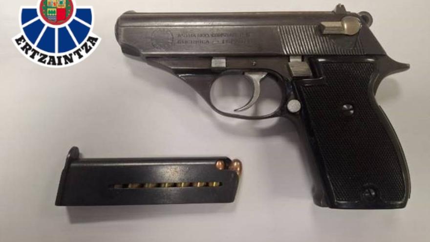 Interceptan a un hombre con una pistola cargada en Basauri
