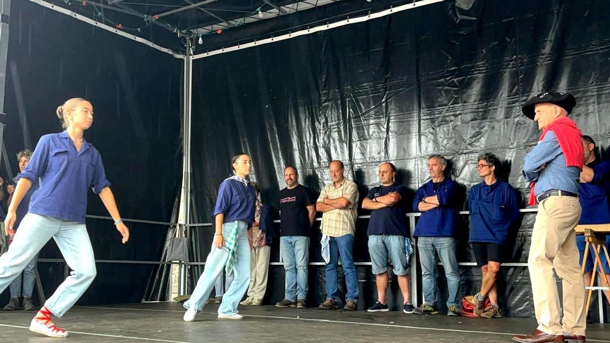 Aurresku en homenaje a Bene.