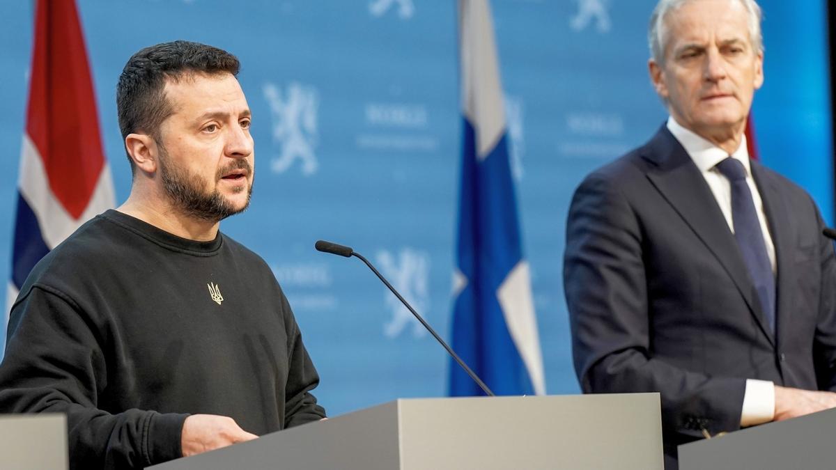 El presidente de Ucrania, Volodímir Zelenski, compareció ayer en Oslo con el primer ministro noruego, Jonas Gahr Store.