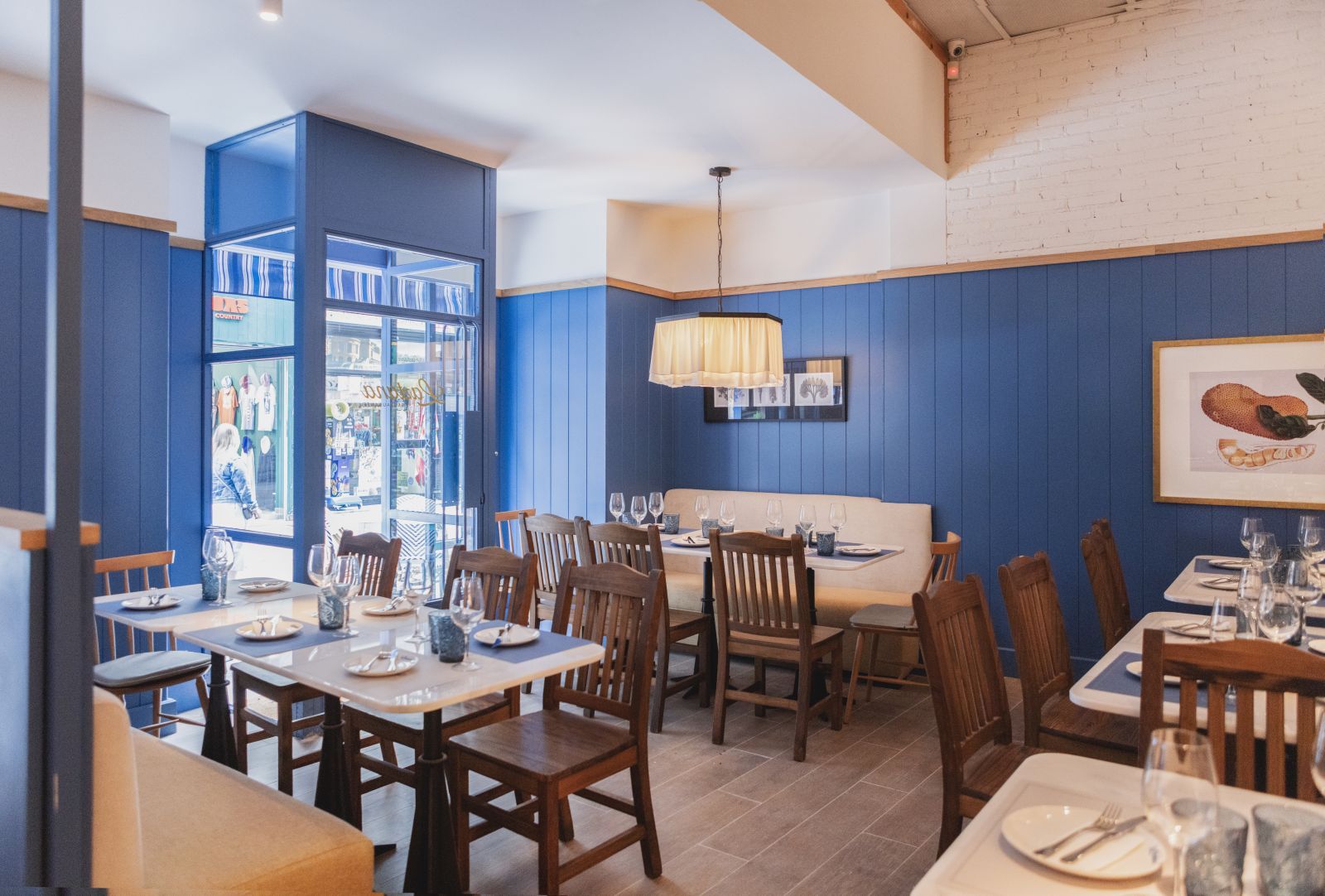 Detalles del comedor, coqueto y acogedor.