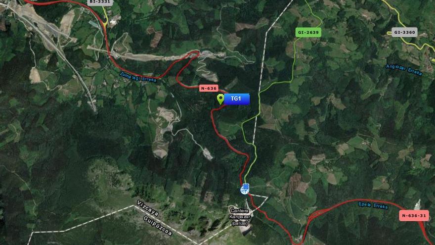 Un camión hace la tijera a la altura de Elorrio y obliga a cerrar la carretera