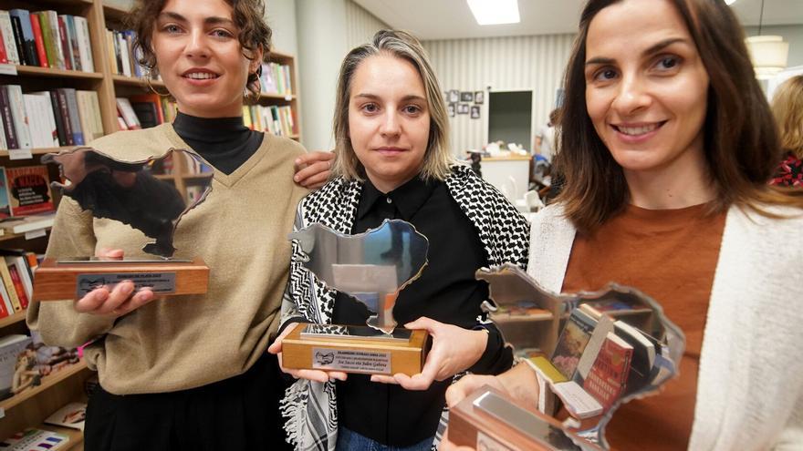 Karmele Mitxelena, Laura Chivite y Joe Sacco reciben los premios Euskadi de Plata