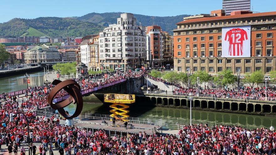 Póster y suplemento del Athletic para el recuerdo este fin de semana con DEIA