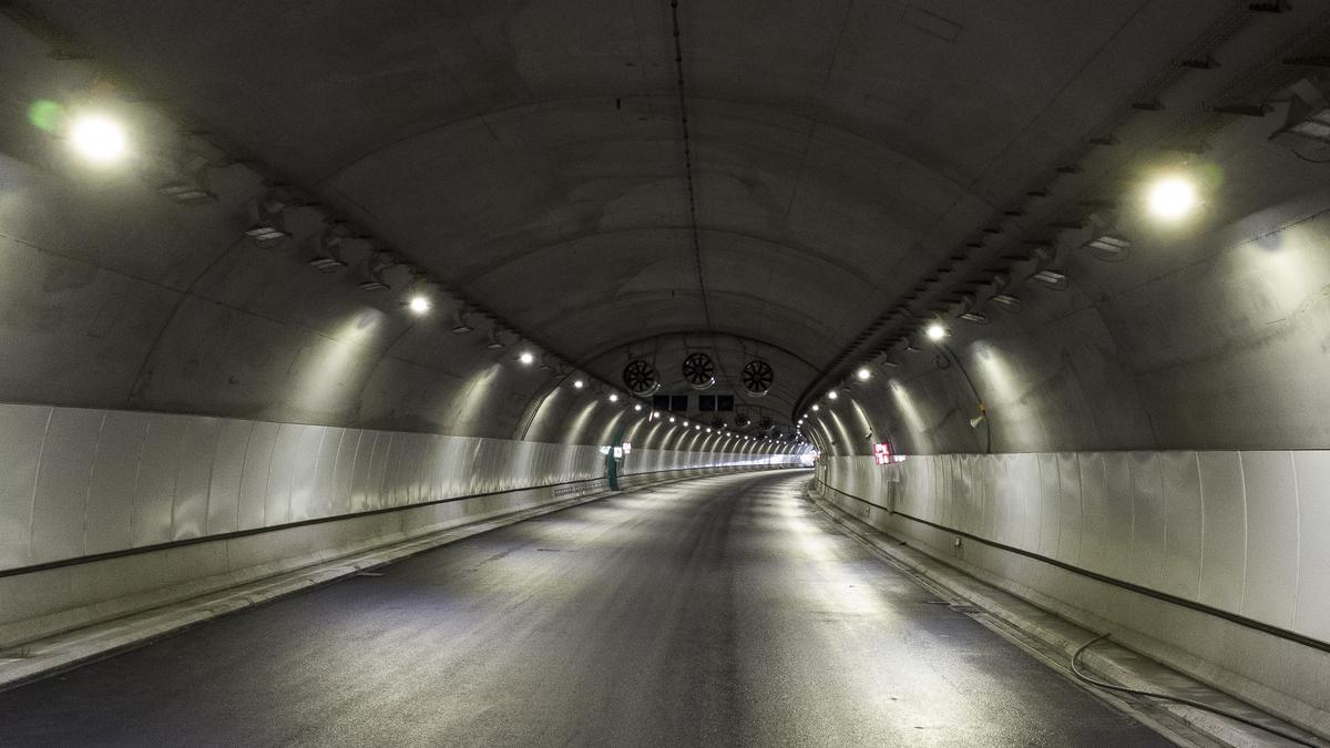 La Avanzada se ha convertido en la primera vía del territorio equipada con un firme fonoabsorbente. 