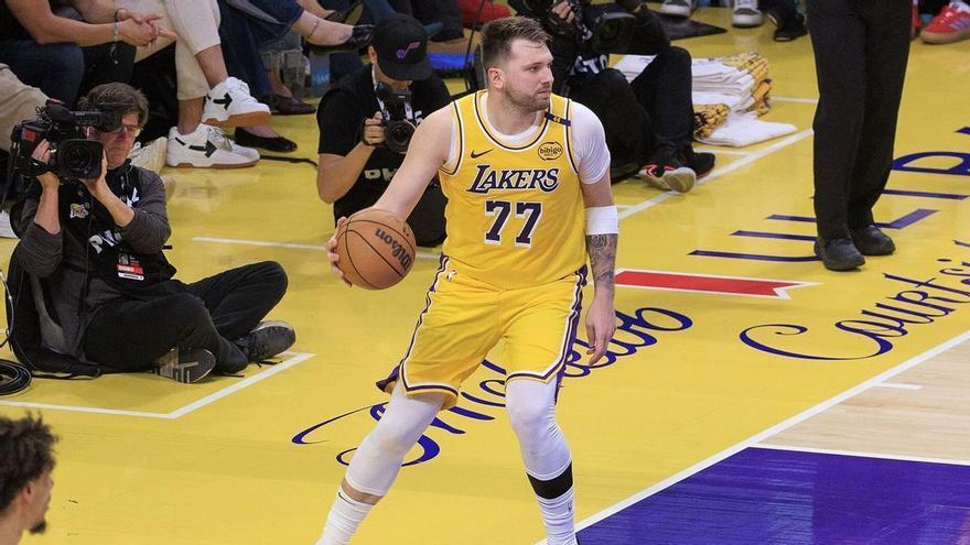 Doncic se baña en oro en los Lakers