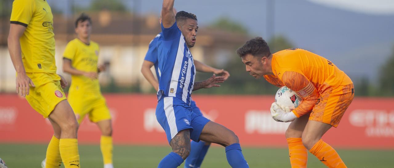 En imágenes: El Alavés, peleado con el gol ante el Girona (1-0)