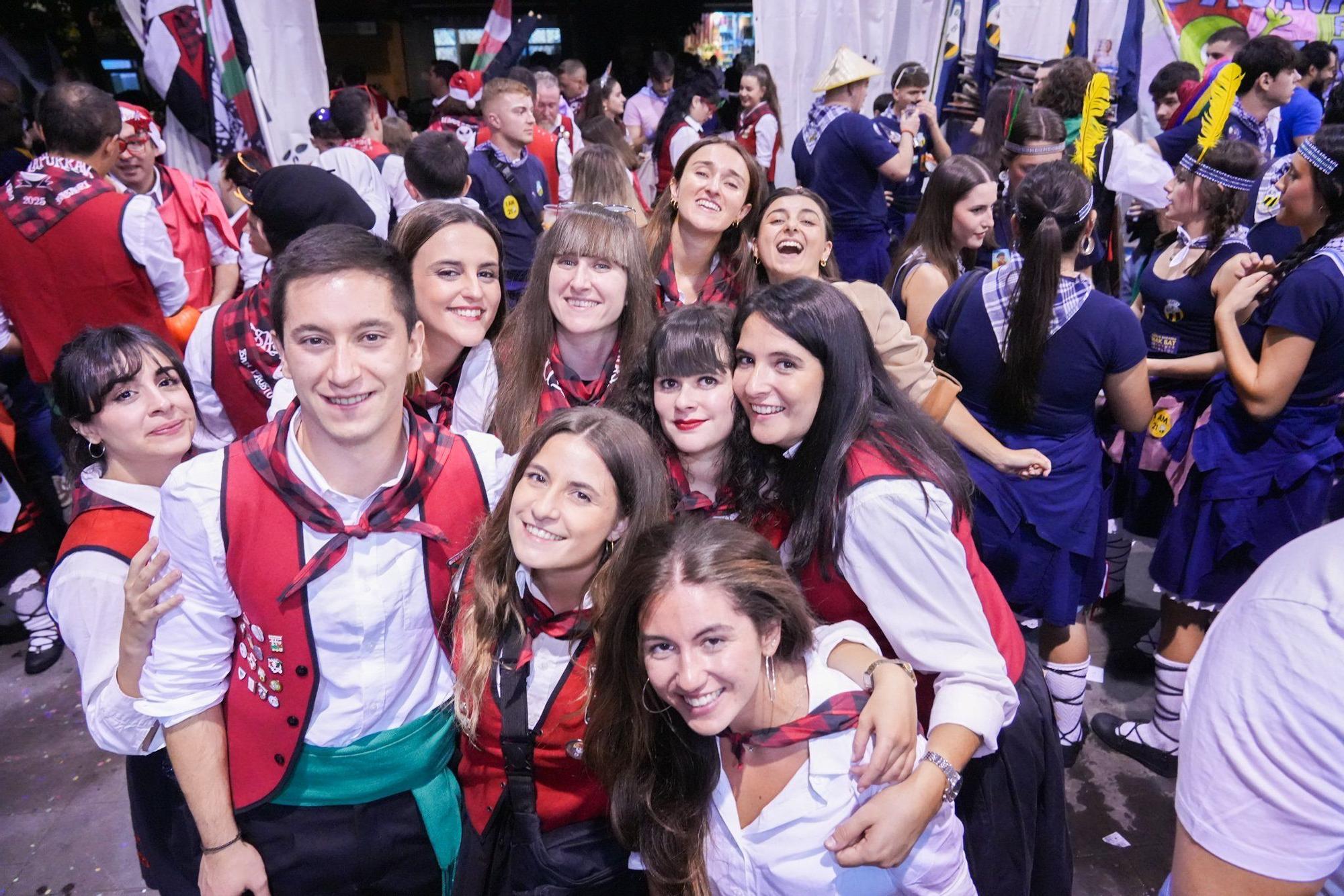 Yeray González da la salida a la intensa maratón de 9 días de fiestas de Basauri con las cuadrillas invadiendo las calles