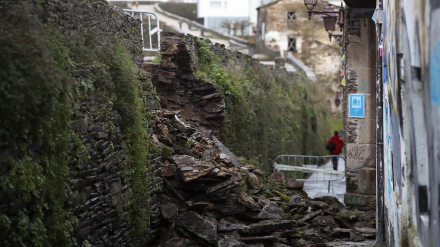 El temporal provoca el derrumbe de una parte de la Muralla de Lugo